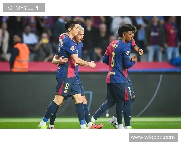 足球明星背影合影展现独特魅力与团队精神的精彩瞬间